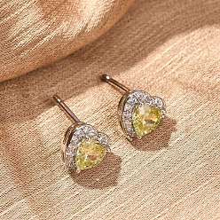 Платина Серьги-гвоздики из латуни с микропаве и кубическим цирконием ко Дню святого Валентина, сердце, без кадмия и без свинца, долговечный, стойки покрытие, платина, 8x8 мм