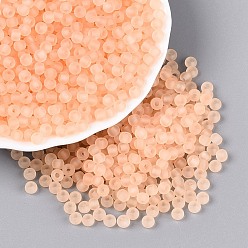 Saumon Clair Perles de rocaille en verre transparent dépoli fgb, ronde, trou rond, teint et cœur, saumon clair, 4~4.5x3~3.5mm, Trou: 1.4~1.5mm, environ 7500 pcs / livre