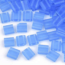 Васильковый 2-дырочные стекло бисер, прозрачные цвета, матовые, прямоугольные, васильковый, 5x4.5~5.5x2~2.5 мм, отверстие : 0.5~0.8 мм