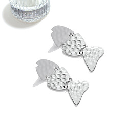 Platino Pendientes colgantes de hierro texturizado para mujer, pescado, Platino, 72x32 mm