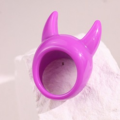 Фуксин Кольца из смолы с изображением дьявольского рога, фуксиново-красные, внутренний диаметр: 17 мм