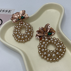 Светло-коричневый Серьги-гвоздики из цветочного сплава и страз, с искусственным жемчугом и эмалью, античное золото , загар, 86x49 мм