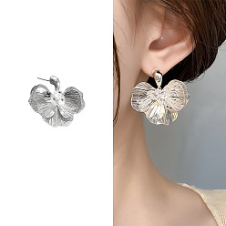 Платина Серьги-гвоздики из латуни с микро-паве и прозрачным фианитом, платина, 35x35 мм