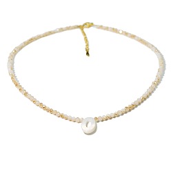 Letter O Collares con cuentas de vidrio facetado con letras de concha blanca natural y cadenas terminales de acero inoxidable., real 304 k chapado en oro, blanco floral, letra o, 18 pulgada (14.96 cm)