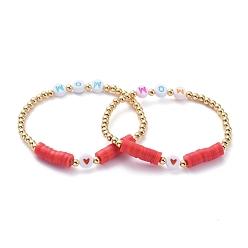Rouge Cadeaux du jour de mère, bracelets élastiques, avec des perles heishi en pâte polymère, perles acryliques initiales et perles en laiton plaqué or, mot maman, rouge, diamètre intérieur: 2-3/8 pouce (6.2 cm)
