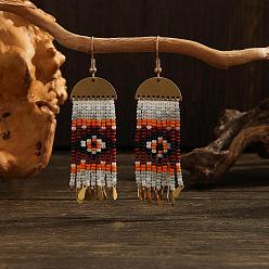 Белый Висячие серьги ручной работы из квадратных стеклянных бусин в стиле бохо, платина, белые, 75x16 мм