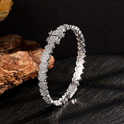 Платина Браслеты из латуни с микропаве из прозрачных кубических цирконий в форме сердца, платина, внутренний диаметр: 2-3/8 дюйм (6 см)