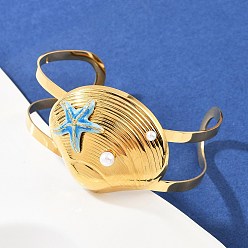 Настоящее золото 18K Форма ракушки 304 эмалированные браслеты-манжеты из нержавеющей стали для женщин, с пластиковой имитационной жемчужиной, реальный 18 k позолоченный, внутренний диаметр: 2-3/4x2-1/4 дюйм (7.05x5.6 см)