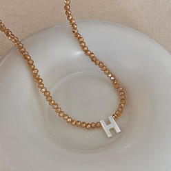 Letter H Подвеска с инициалом из натуральной ракушки, ожерелья с подвеской из стеклянных бусин, с латунными концевыми цепями, золотые, темно-золотистые, Письмо ч, 13.98 дюйм (35.5 см)