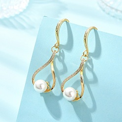 Oro Pendientes colgantes de latón con micro pavé de circonitas cúbicas transparentes y perlas de concha., lágrima, dorado, 48x16 mm