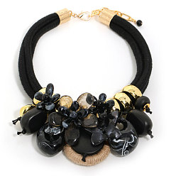 Черный Кольцо-бабочка с цветком, подвеска из акрила и дерева 2-нить из хлопкового шнура, ожерелье-нагрудник для женщин, золотые, чёрные, 23.23 дюйм (59 см)
