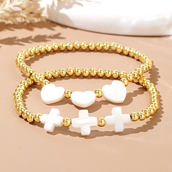 Белый 2шт. 2 стили: европейский крест в форме сердца, браслет из натуральной ракушки и латунных круглых бусин, эластичные браслеты, регулируемые штабелируемые браслеты, золотые, белые, 6.89 дюйм (17.5 см)
