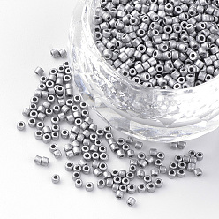 Argent Perles de rocaille de cylindre de peinture de cuisson, taille uniforme, Style mat, argenterie, 1~1.5x1.5~2mm, Trou: 0.5mm, environ 50 g /sachet , environ 5000 pcs / sachet 