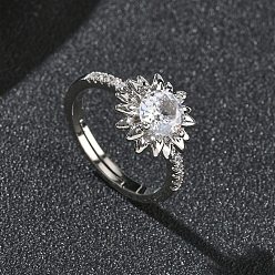 Платина Женские кольца из латуни с цветком и прозрачными кубическими цирконами, долговечный, стойки покрытие, без свинца и без кадмия, платина, внутренний диаметр: 16.4 мм