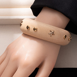 Звезда Массивные деревянные браслеты с железными заклепками, широкие браслеты для женщин, золотые, старинный белый, звезда, внутренний диаметр: 2.60 дюйм (6.6 см), шириной 25 мм 