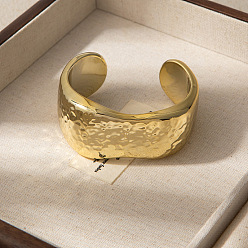 Золотой Браслеты-манжеты из кованого пластика для женщин, золотые, внутренний диаметр: 2.56 дюйм (6.5 см)