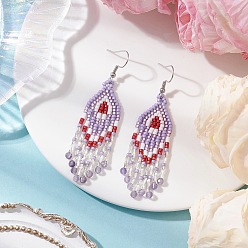 Фиолетовый Серьги-подвески с натуральным аметистом и ромбами, с цилиндрическим бисером и стеклянным витым стеклярусом, платина, фиолетовые, 72x17 мм