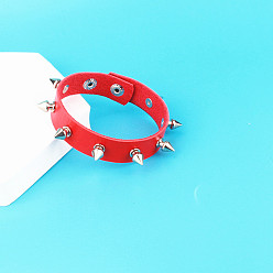 Красный Браслеты из искусственной кожи в стиле панк, браслеты из сплава с заклепками для мужчин и женщин, красные, 8-7/8 дюйм (22.5 см)