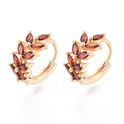 Сиена Серьги-кольца в форме листа с микропаве из кубических цирконий из латуни, реальный 18 k позолоченный, цвет охры, 15x15.5x7.5 мм