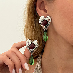 Платина Серьги-гвоздики из сплава и смолы ко Дню святого Валентина, сердце со слезой, платина, 55x30 мм