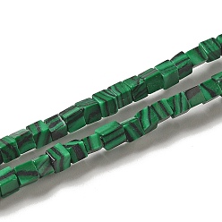 Malachite Synthétiser des brins de perles de malachite, cube, 2~2.5x2.5~3.5x2.5~3mm, Trou: 0.4mm, Environ 157~165 pcs/chapelet, 14.96~15.75'' (38~40 cm)