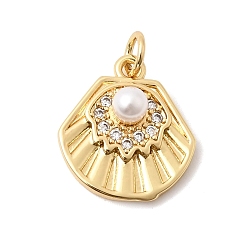 Настоящее золото 18K Латунные микропаве прозрачные подвески с фианитом, с абс пластмассовой имитационной жемчужиной, без кадмия и без свинца, долговечный, стойки покрытие, подвески в форме ракушек, реальный 18 k позолоченный, 16.5x15x6 мм, отверстие : 3.3 мм