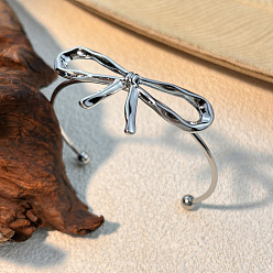 Нержавеющая Сталь Цвет Бант 304 браслеты-манжеты из нержавеющей стали, браслеты с крутящим моментом для женщин, цвет нержавеющей стали, внутренний диаметр: 2-1/2 дюйм (6.5 см)