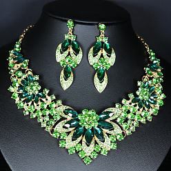 Перидот Комплект из ожерелья с подвеской из цветочного сплава и стеклянных страз и серег-гвоздиков, золотые, перидот, 430 мм