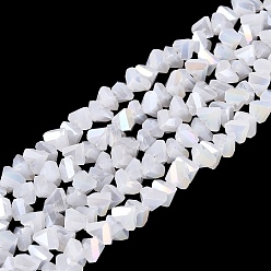 Blanco Abalorios de vidrio electrochapado de imitación jade, triángulo, facetados, color de ab chapado, blanco, 2~3x3~3.5x3~3.5 mm, agujero: 0.7~0.9 mm, sobre 122~136 unidades / cadena, 10.43~11.61 pulgada (26.5~29.5 cm)