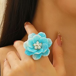 Голубой Кольца из пластика, искусственного жемчуга и латуни для женщин, цветок, золотой свет, голубой, внутренний диаметр: 17 мм