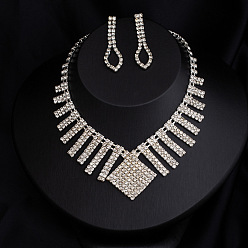 Rhombus Комплекты из цепочки из сплава с кристаллами и стразами, а также серьги-гвоздики., платина, ромб, 560 мм, Кулон : 35 мм