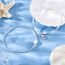 Shell Shape 2 летние эластичные браслеты на щиколотку из натурального жемчуга и круглых стеклянных бусин, браслеты на ногу с натуральными ракушками и аквамариновой крошкой для женщин, белый и ясно, формы раковины, внутренний диаметр: 3~3-1/8 дюйм (7.5~8 см), 1 шт / стиль, 2 шт / комплект