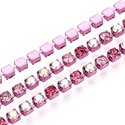 Rosa Cadenas de la taza del Rhinestone de hierro, sqaure, con carrete, rosa, 2x2x2 mm, sobre 10 yardas / rodillo