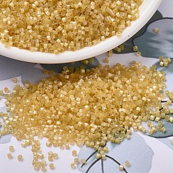 (DB1801) Крашеный Шелково-атласный Светло-абрикосового цвета Бусины miyuki delica, цилиндр, японский бисер, 11/0, (db 1801) окрашенный легкий абрикосовый шелковый атлас, 1.3x1.6 мм, Отверстие: 0.8 мм, о 2000 шт / бутылка, 10 г / бутылка