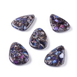 Средний Фиолетовый Собранные синтетические имперские яшмы и латунные подвески, окрашенные, треугольные, средне фиолетовый, 42~46x31~32x7~9 мм, отверстие : 1.5 мм