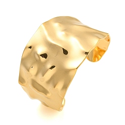 Настоящее золото 18K Ионное покрытие (IP) 304 Текстурированные широко открытые браслеты-манжеты из нержавеющей стали, реальный 18 k позолоченный, внутренний диаметр: 2-3/8 дюйм (6.1 см), 42 мм