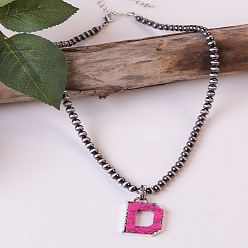 Letter D Ожерелья из круглых пластиковых бусин с инициалом из окрашенной синтетической бирюзы CCB для женщин, темно-розовыми, Буква D, 18.90 дюйм (48 см)