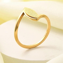 Настоящее золото 18K Текстурированный конский глаз 304 перстень из нержавеющей стали для женщин, ионное покрытие (ip), реальный 18 k позолоченный, внутренний диаметр: 17 мм