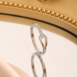 Платина 304 Кольца из нержавеющей стали с микропаве из прозрачного кубического циркония, слеза, платина, размер США 9 (18.9 мм)