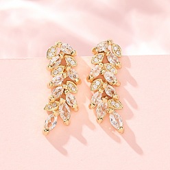 Claro Pendientes trepadores de latón con circonitas cúbicas engastadas, hoja, real 18 k chapado en oro, sin plomo y cadmio, larga duración plateado, chapado en rack, Claro, 21.5x8x8.5 mm