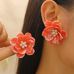 Коралловый Серьги-гвоздики из латуни и пластика в форме цветка, с пластиковой жемчужины, золотой свет, коралл, 44 мм