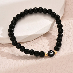 Letter J Браслеты из литой смолы с круглыми бусинами, плоские круглые с буквы, чёрные, золотые, буква J, 7-1/8 дюйм (18 см)