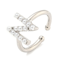 Letter N Латунные открытые манжеты для женщин, с ABS имитации жемчуга, без кадмия и без свинца, долговечный, буквы, Письмо N, внутренний диаметр: 17 мм, буква n: 11.8x8.5 мм