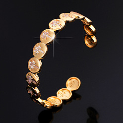 Oro Brazaletes de brazalete de circonita cúbica transparente con micro pavé de latón, disco con cocotero, dorado, diámetro interior: 2.36 pulgada (6 cm)