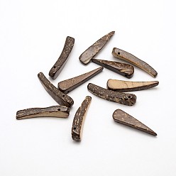 Camel Triangle Coconut Pendants, Camel, 27~30x7x4~5mm, Hole: 1mm, about 688pcs/500g