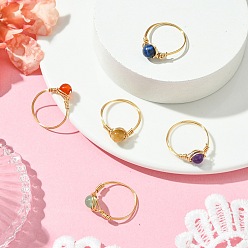Смешанные камни Кольца с натуральным зеленым авантюрином, сердоликом, аметистом, тигровым глазом и лазуритом, золотые тона медной проволоки для женщин, 8 мм, внутренний диаметр: 18 мм, 5 шт / комплект