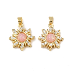 Персиковый Слойка Стойки обшивки латунь кулон, с смолой и кубическим цирконием, без свинца и без кадмия, долговечный, солнце, розовый жемчуг, 18x16x7 мм, отверстие : 4.5x2.5 мм