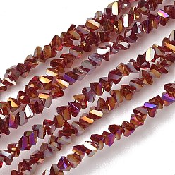 Темно-Красный Гальванизируйте прозрачное стекло бисер нитей, треугольные, граненые, AB цвет, темно-красный, 3x2x2 мм, отверстие : 0.7 мм, около 135 шт / нитка, 9.21'' (23.4 см)