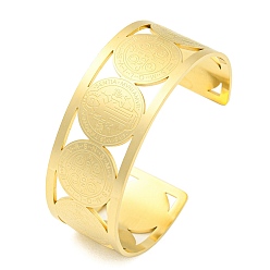 Золотой 304 широкие полые браслеты из нержавеющей стали с медалью Святого Бенедикта и открытыми манжетами, золотые, внутренний диаметр: 2-1/2 дюйм (6.3 см), 22 мм