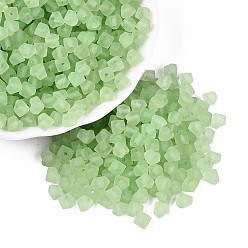 Vert Clair Perles de rocaille en verre transparent dépoli fgb, cœur, trou rond, teint et cœur, vert clair, 4.5~5x6~6.5x5.5~6mm, Trou: 1.2~1.4mm, environ 3460 pcs / livre
